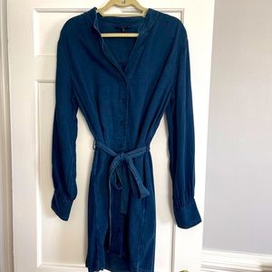 Banana Republic Denim Dress! Excellent condition. Size Medium. Tall length.